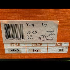 New Miz Mooz heel sandal